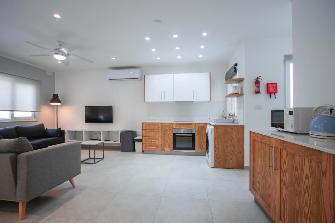 The Three Trees Apartment